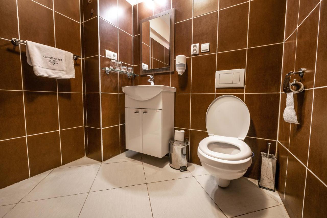 Grand Hotel Rooms Spisske Tomasovce Экстерьер фото