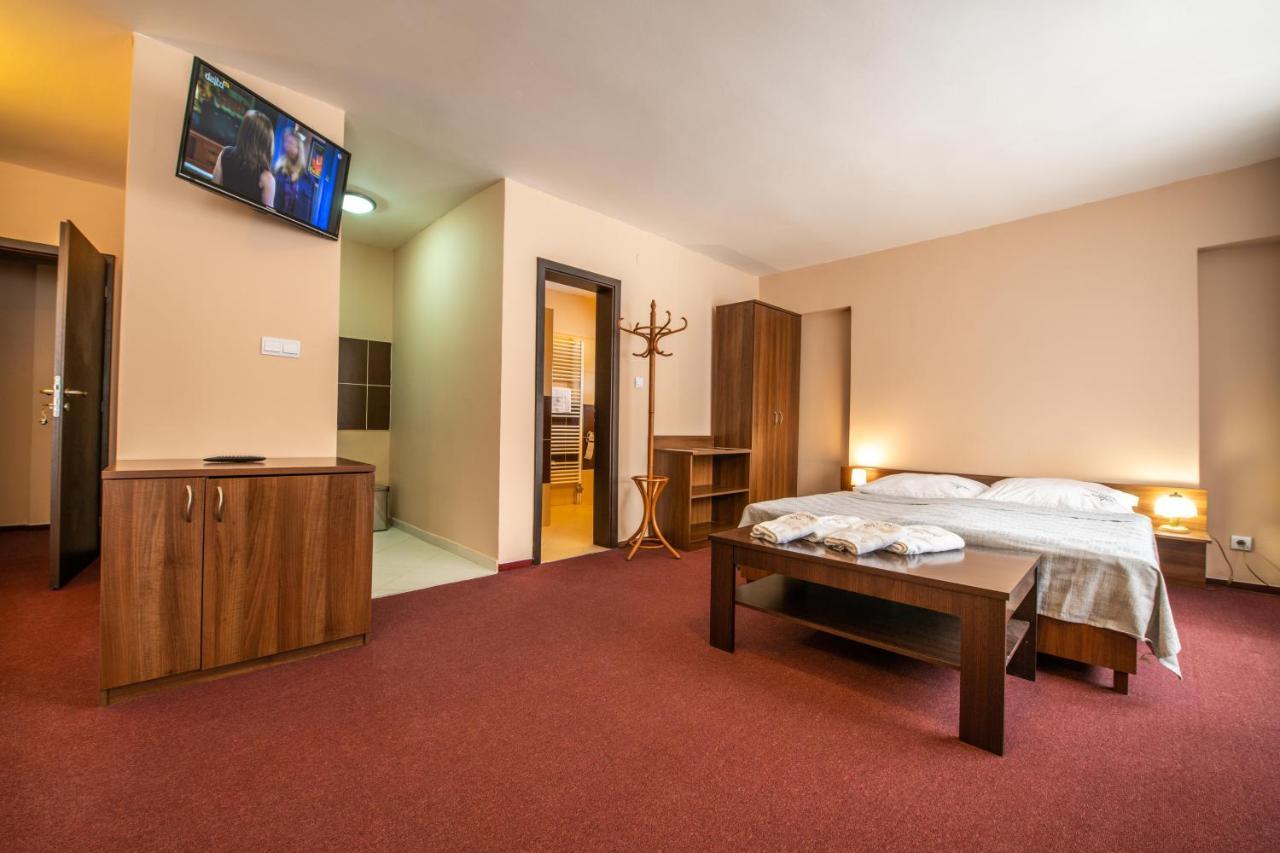 Grand Hotel Rooms Spisske Tomasovce Экстерьер фото