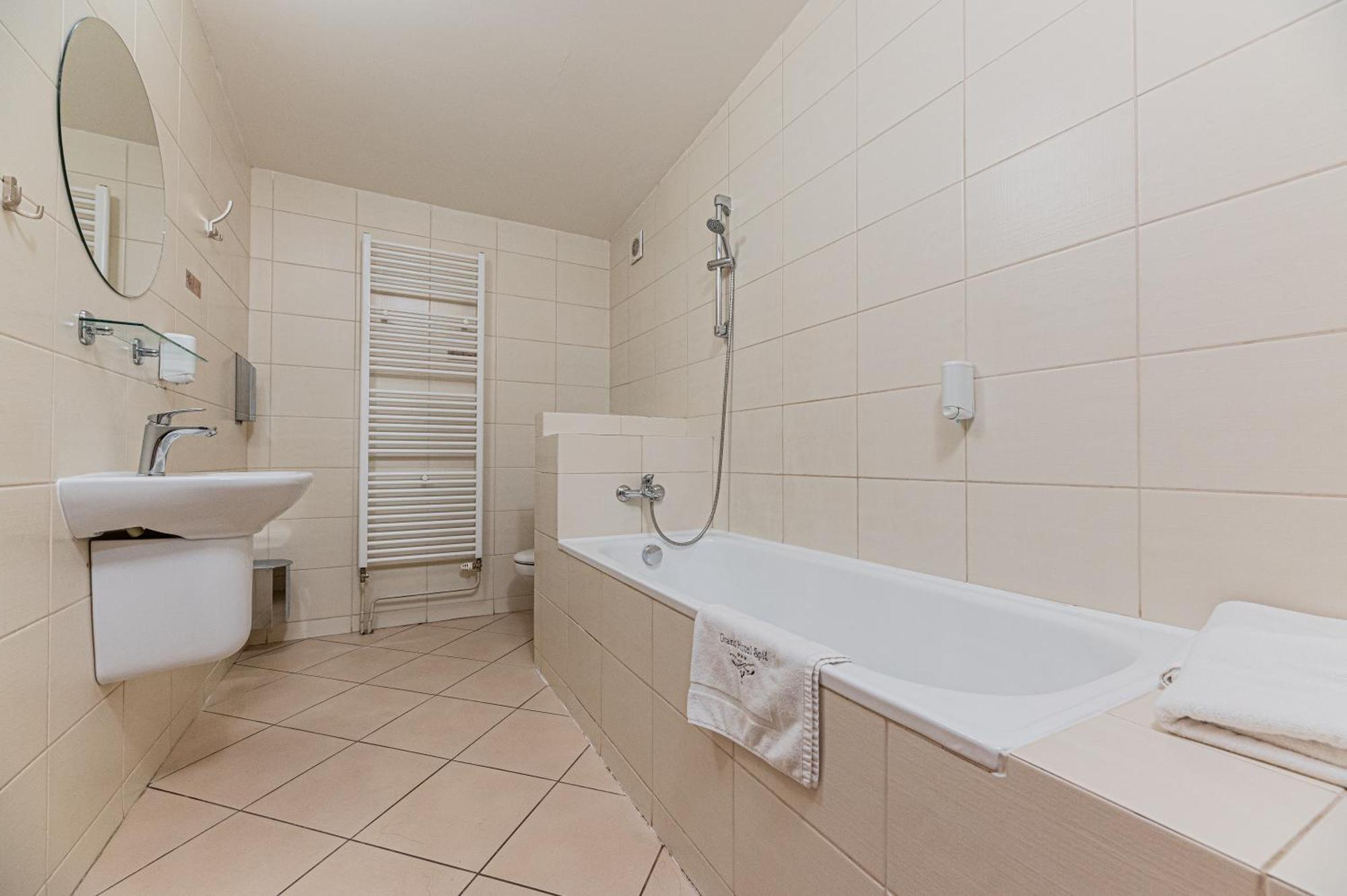 Grand Hotel Rooms Spisske Tomasovce Экстерьер фото
