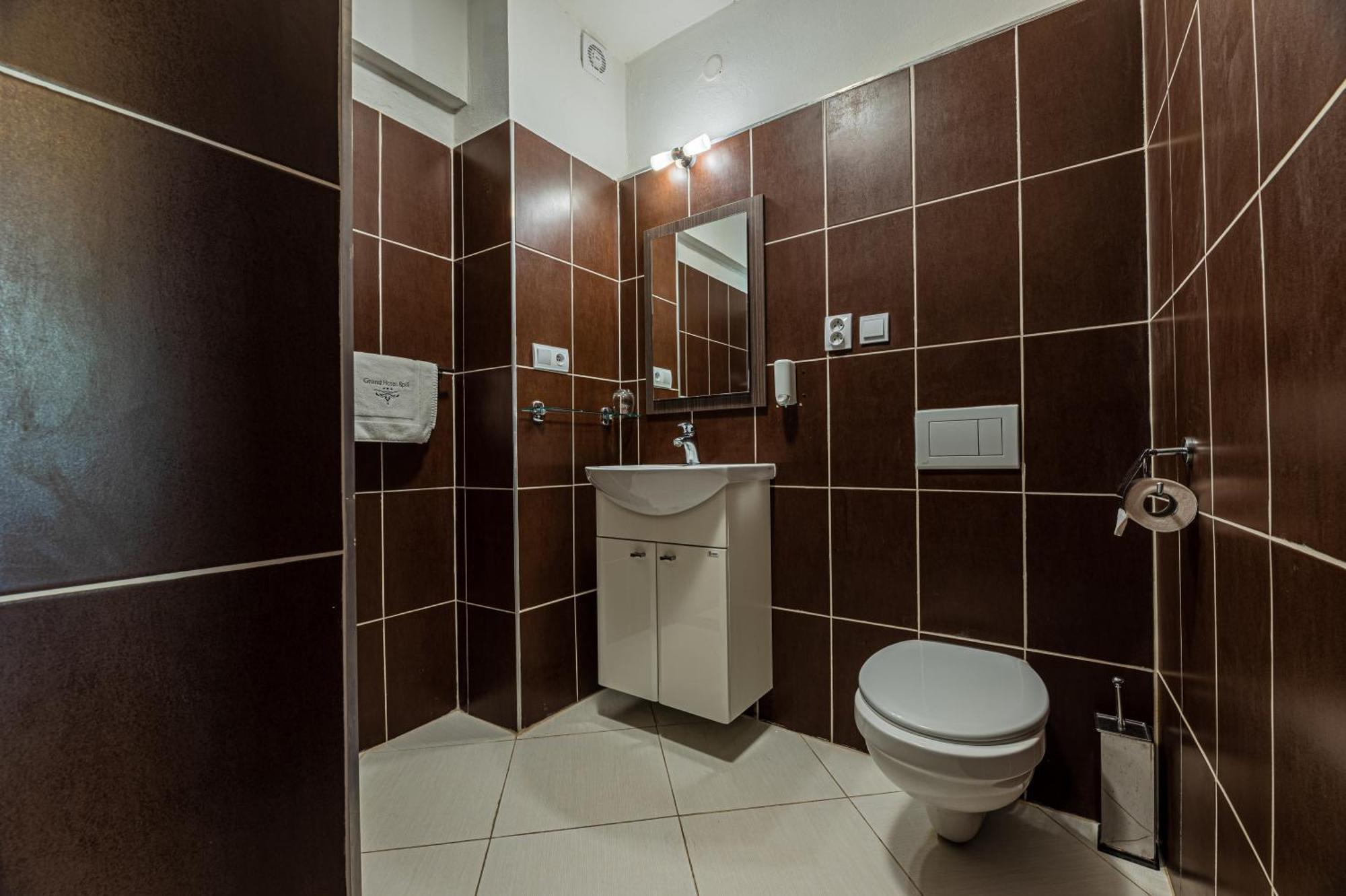 Grand Hotel Rooms Spisske Tomasovce Экстерьер фото