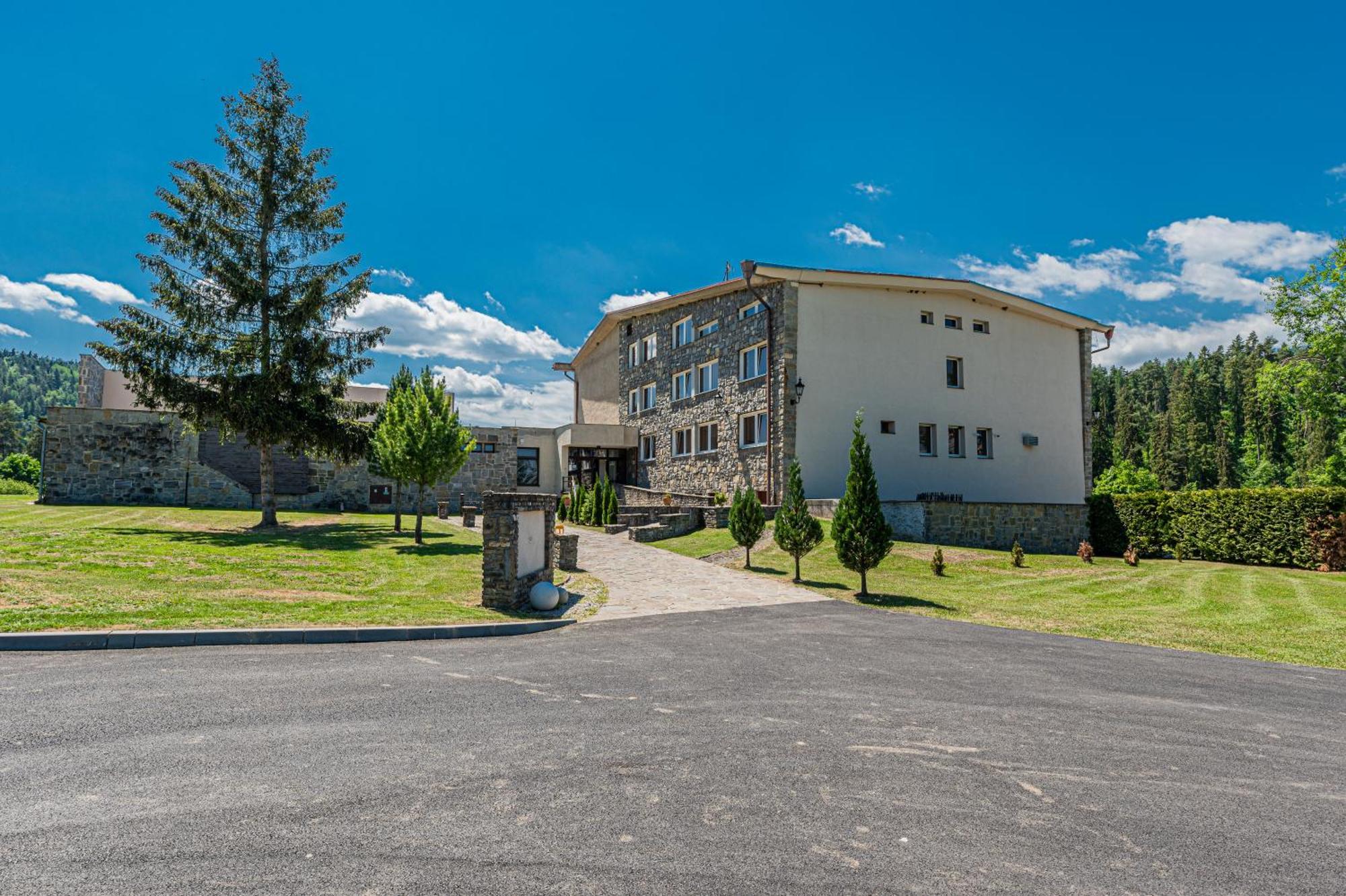 Grand Hotel Rooms Spisske Tomasovce Экстерьер фото