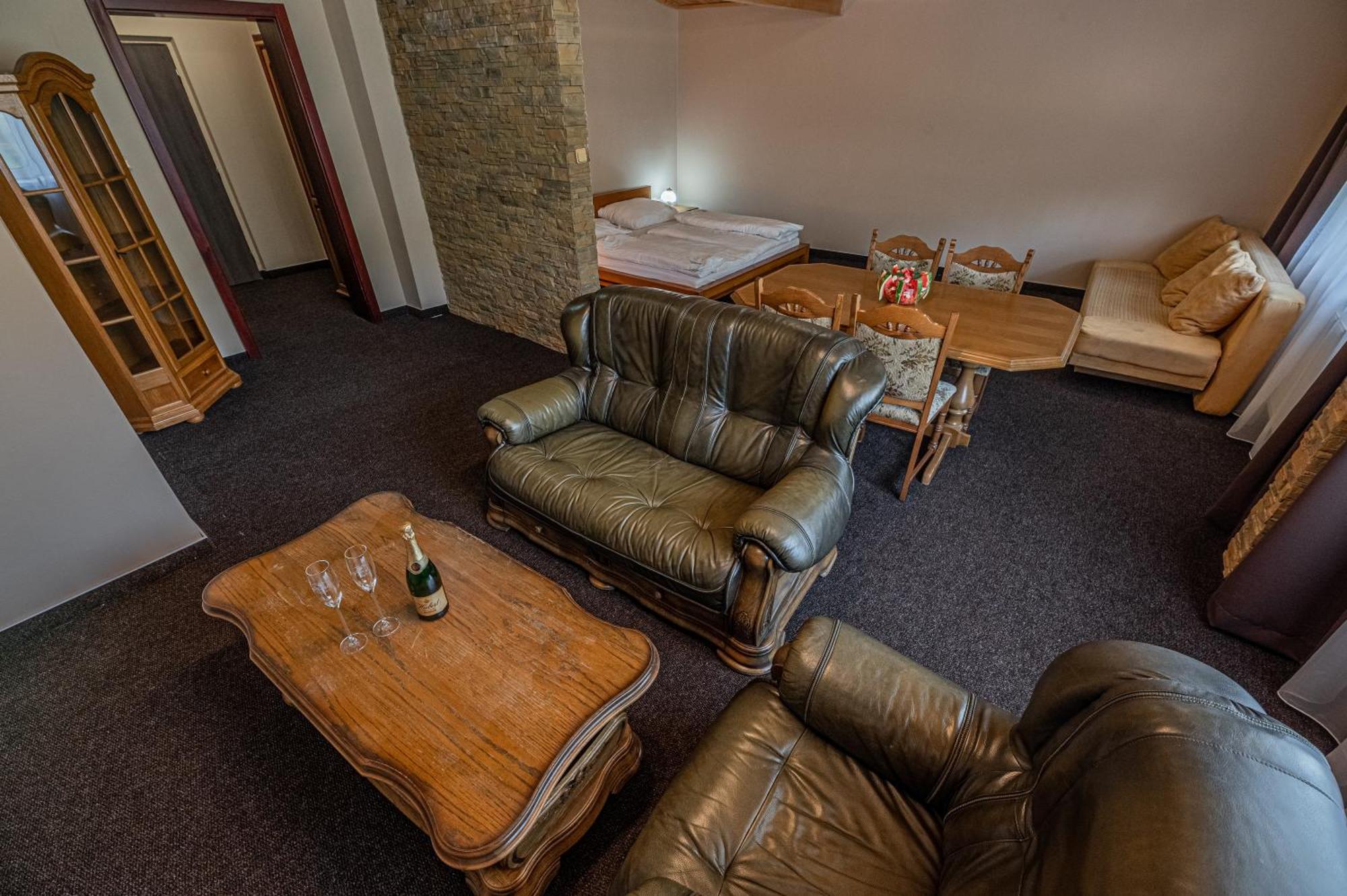 Grand Hotel Rooms Spisske Tomasovce Экстерьер фото