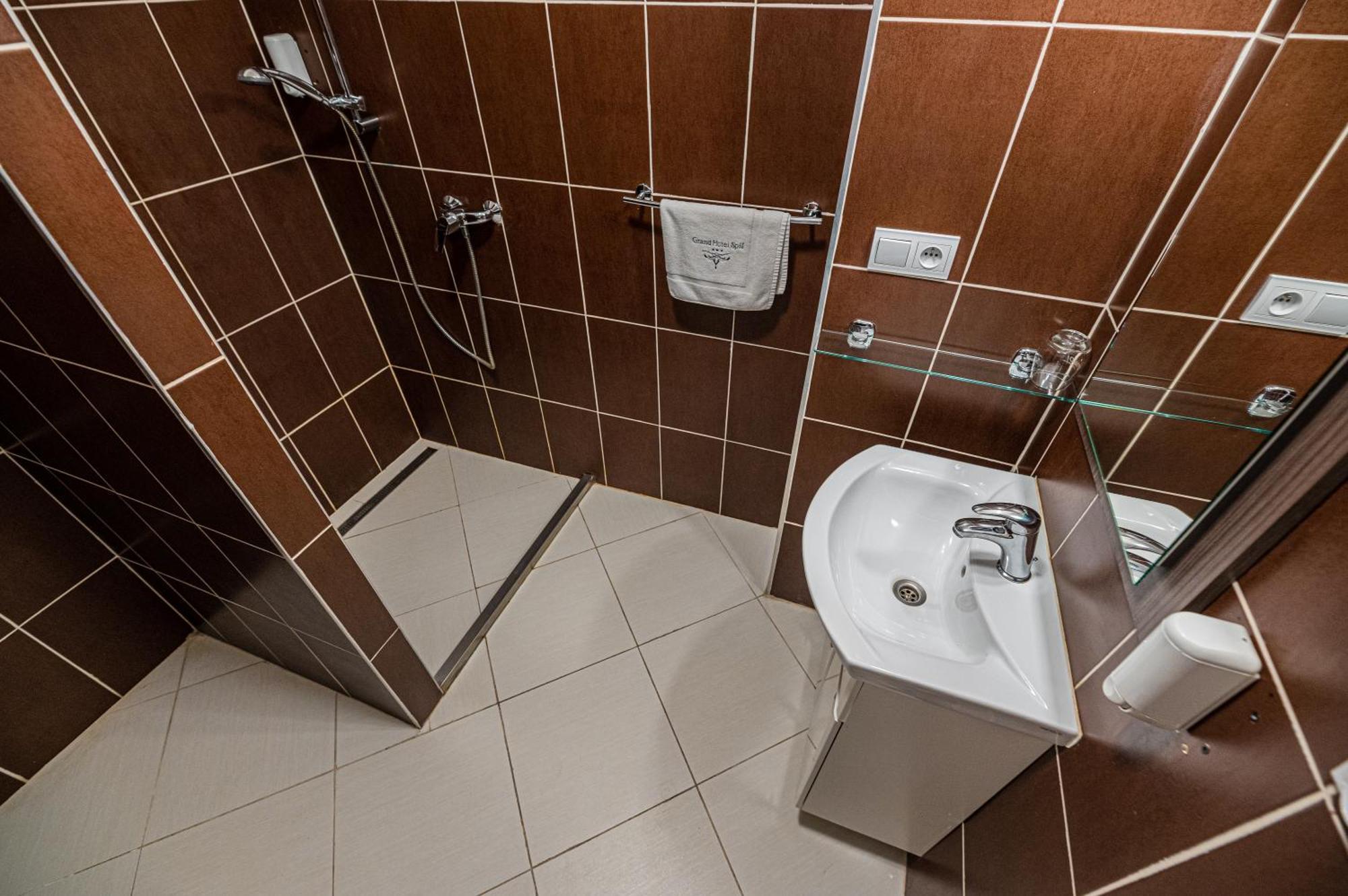 Grand Hotel Rooms Spisske Tomasovce Экстерьер фото