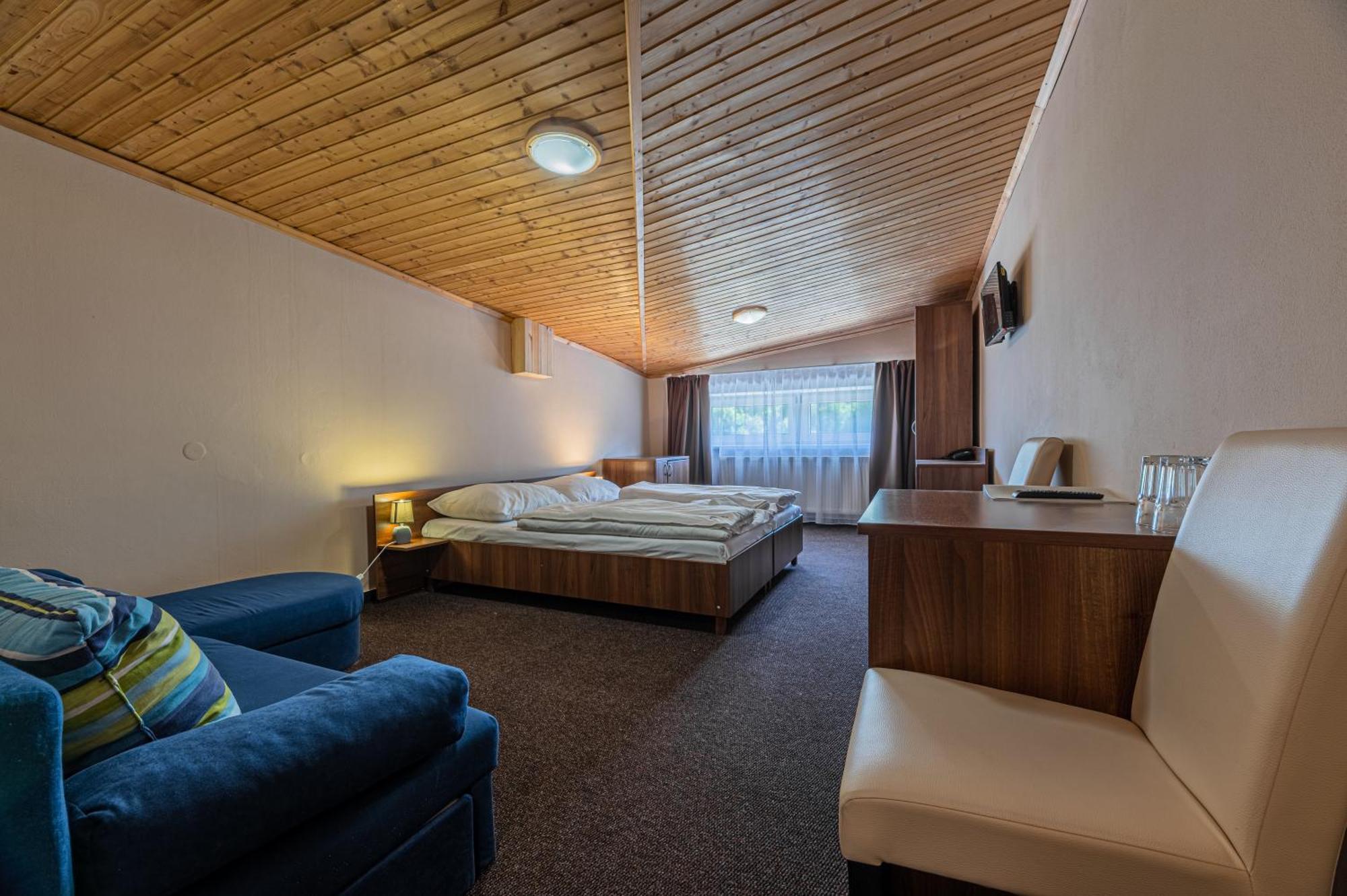 Grand Hotel Rooms Spisske Tomasovce Экстерьер фото