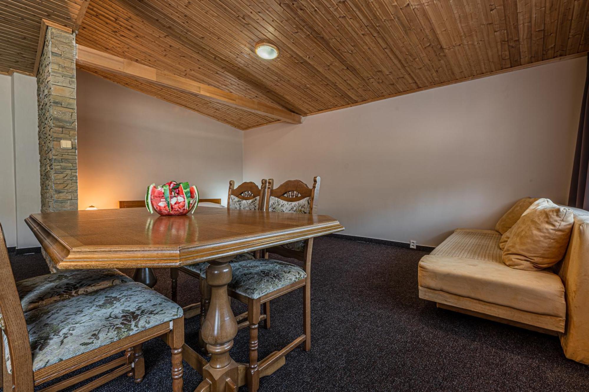 Grand Hotel Rooms Spisske Tomasovce Экстерьер фото