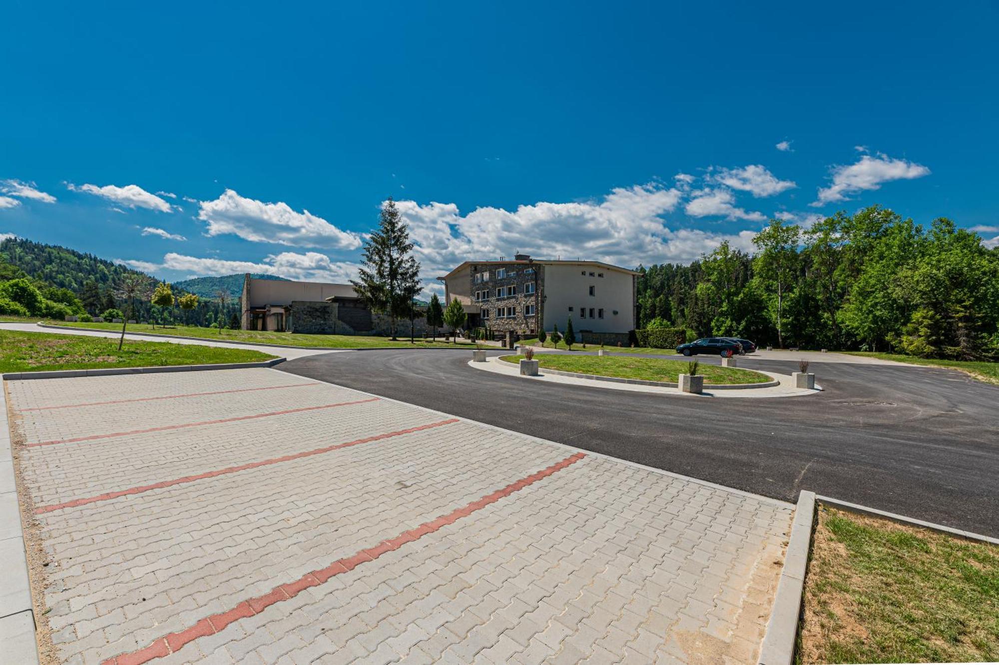 Grand Hotel Rooms Spisske Tomasovce Экстерьер фото