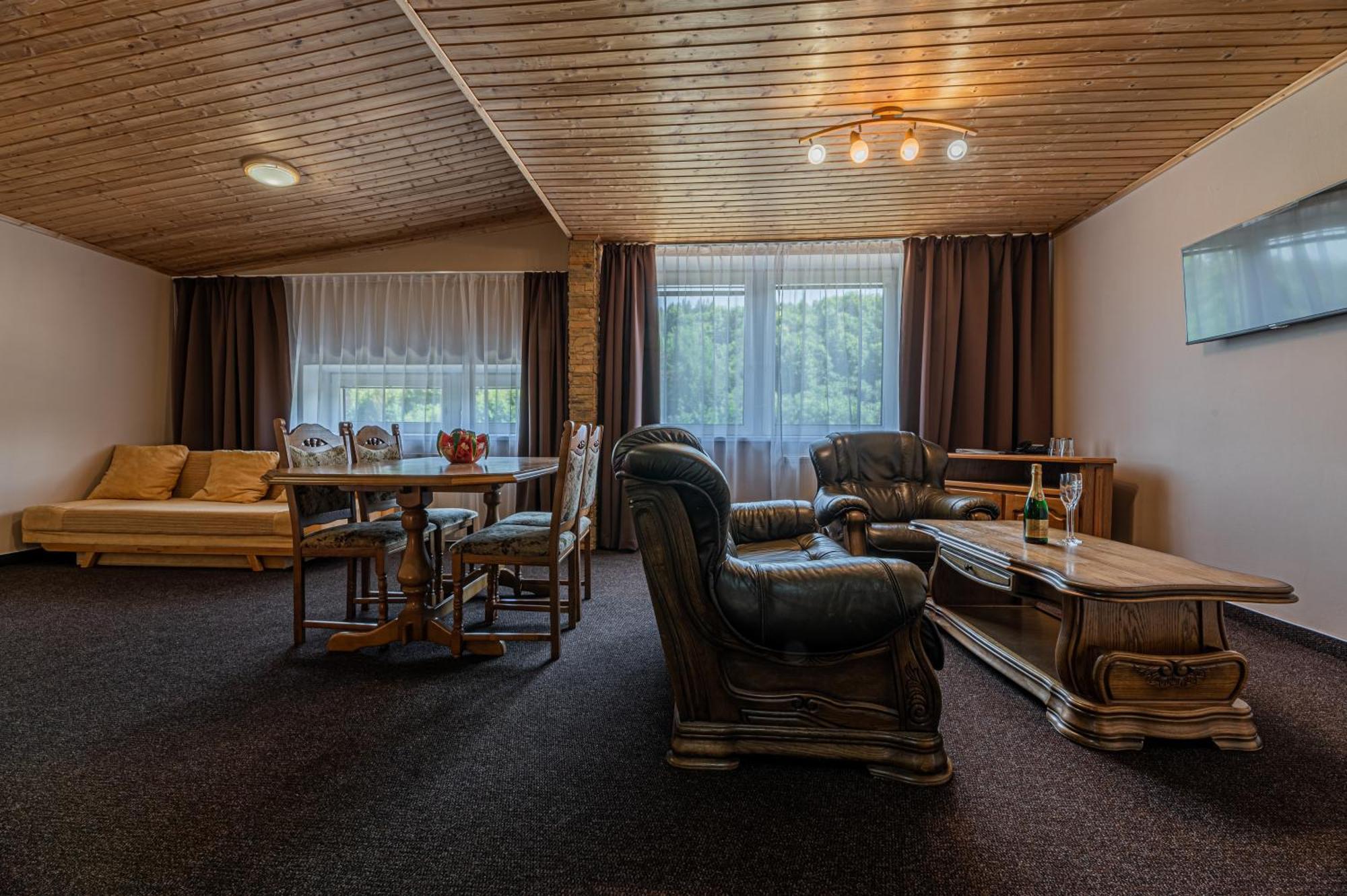 Grand Hotel Rooms Spisske Tomasovce Экстерьер фото