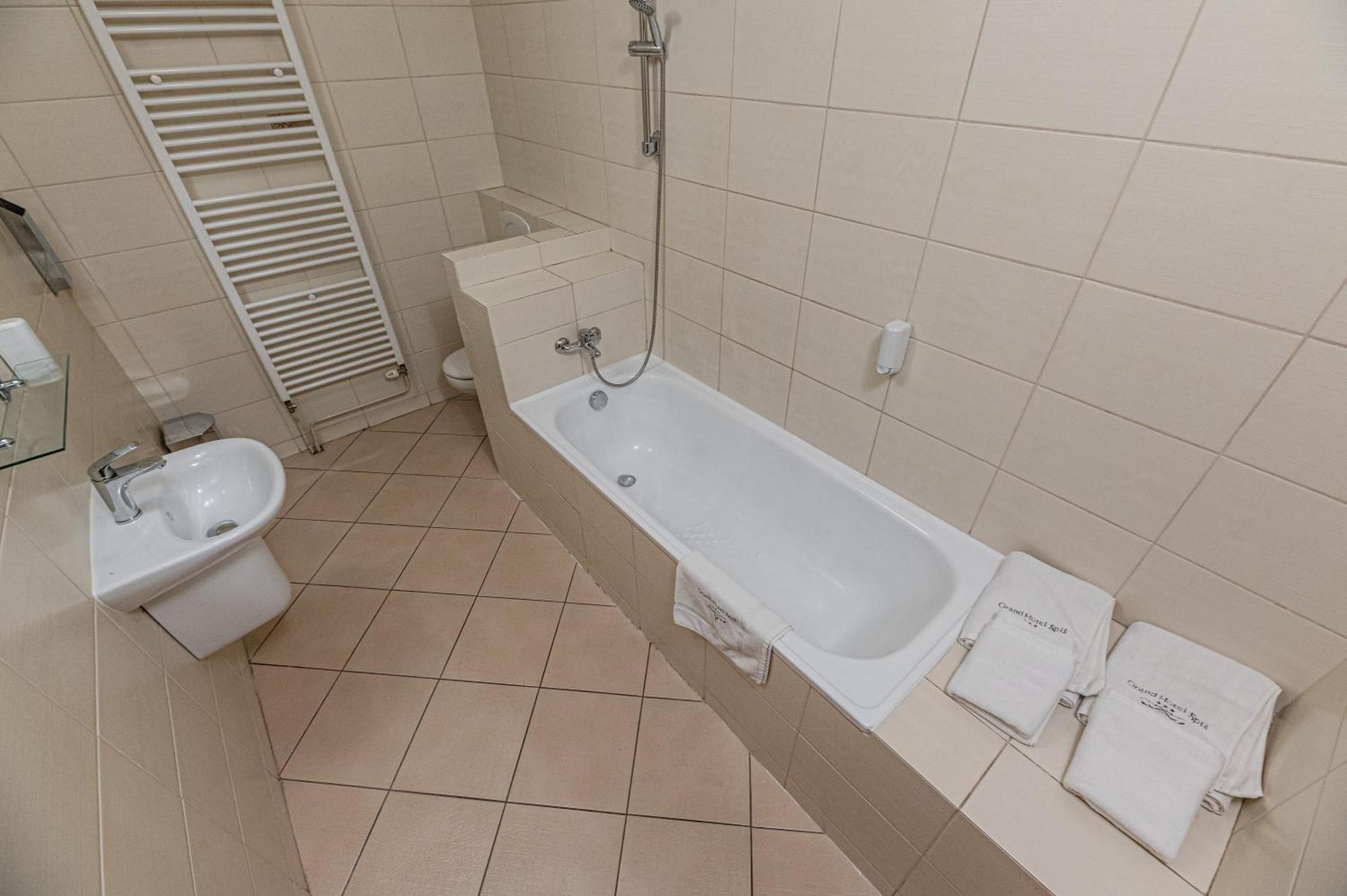 Grand Hotel Rooms Spisske Tomasovce Экстерьер фото