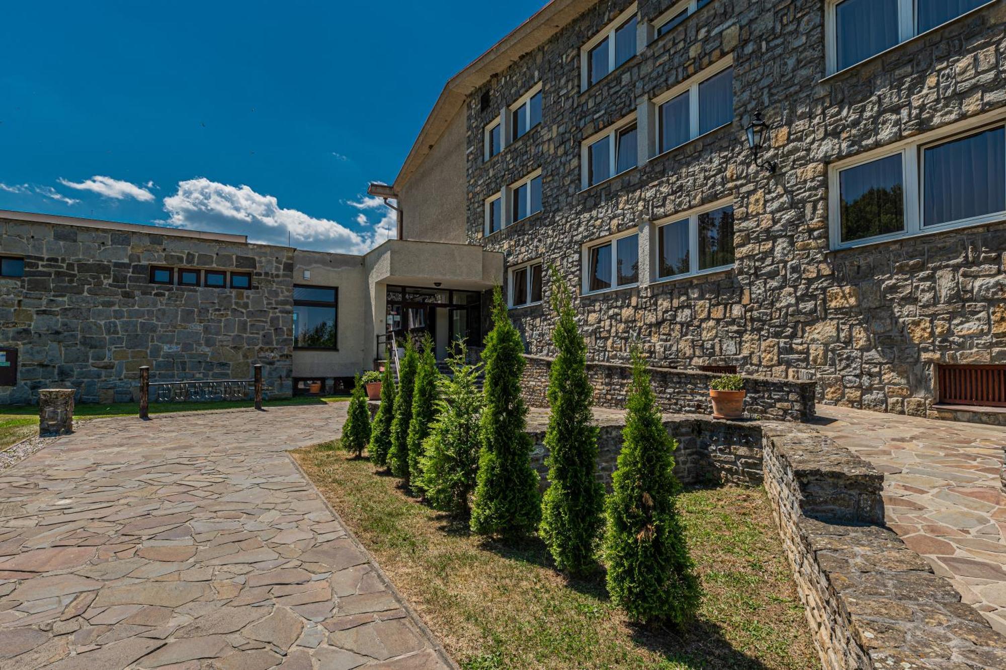 Grand Hotel Rooms Spisske Tomasovce Экстерьер фото