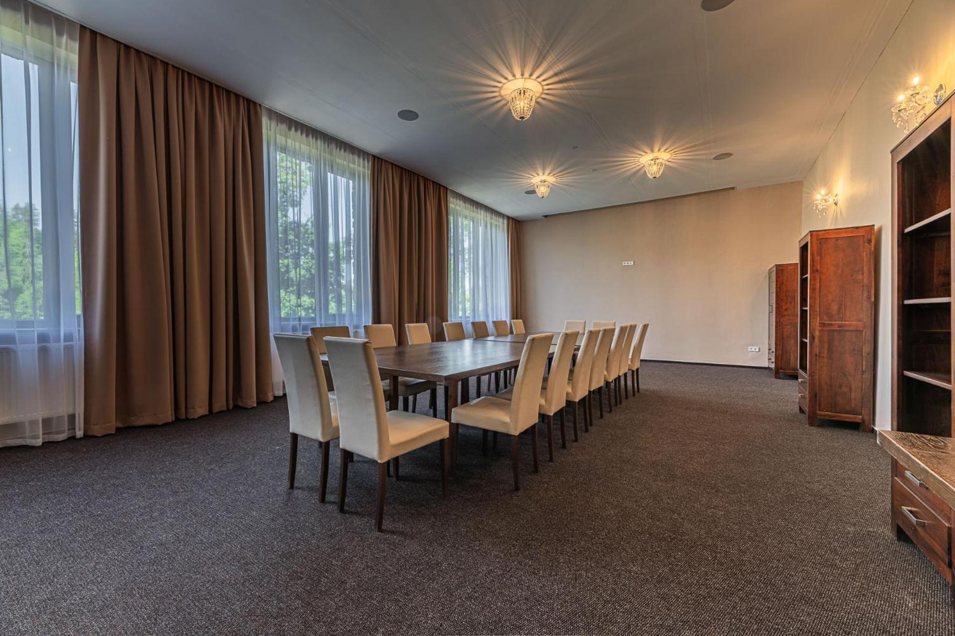 Grand Hotel Rooms Spisske Tomasovce Экстерьер фото